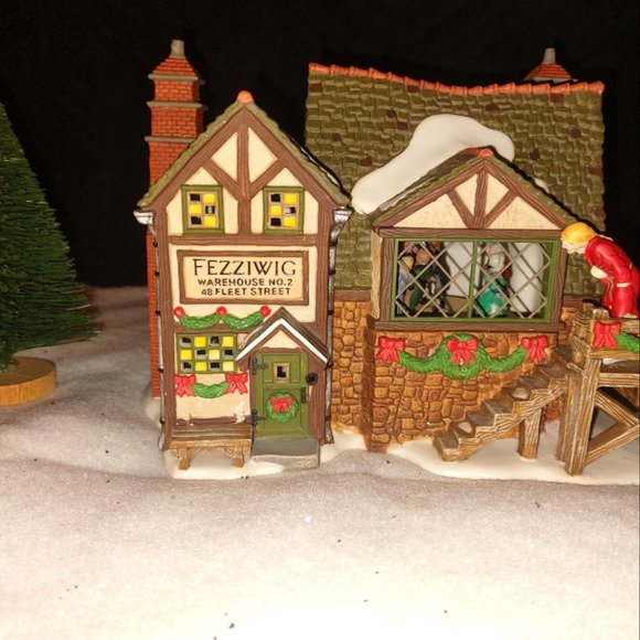 Department 56 Other - Dpt 56, Fezziwigs Ballroom. Animated Dickens Village